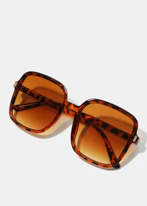 A  Trendy Oversized Vintage Shades